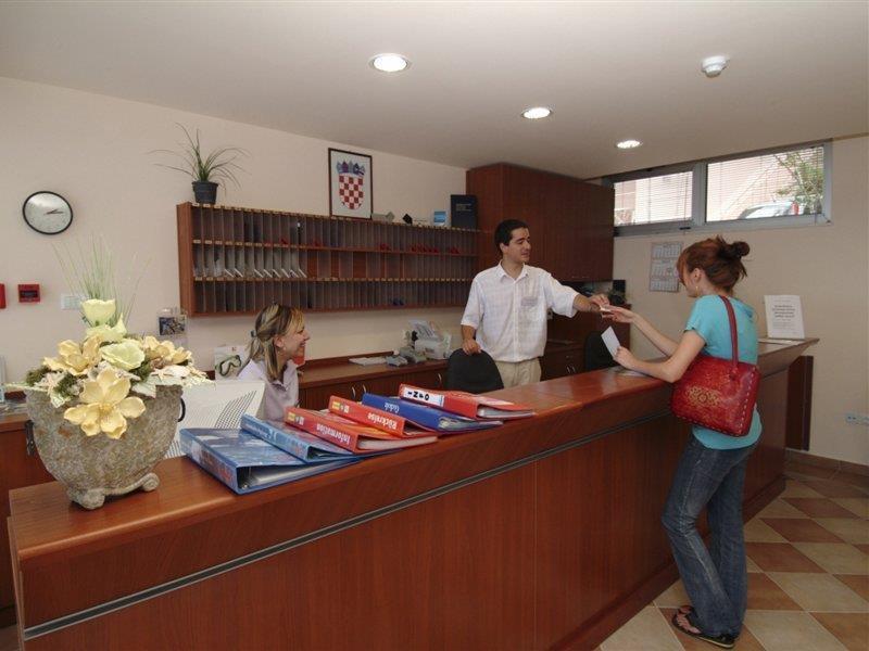 Brzet Hotel โอมิช ภายนอก รูปภาพ
